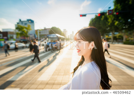 女人女大學生女孩可愛城市浪漫休閒郊遊野餐 46509462
