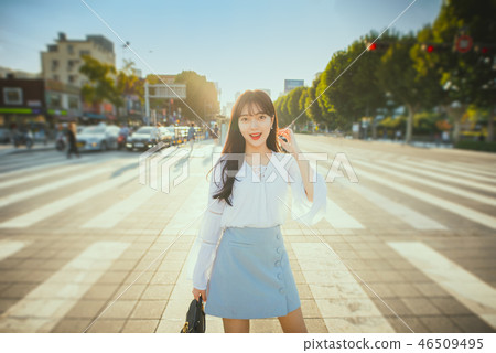 女人女大學生女孩可愛城市浪漫休閒郊遊野餐 女人女大學生女孩可愛城市浪漫休閒郊遊野餐 46509495