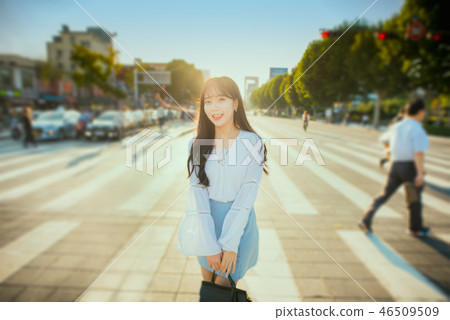 女人女大學生女孩可愛城市浪漫休閒郊遊野餐 女人女大學生女孩可愛城市浪漫休閒郊遊野餐 46509509