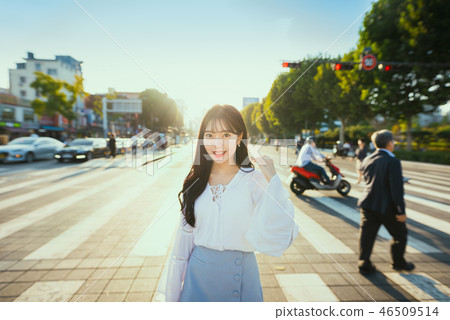 女人女大學生女孩可愛城市浪漫休閒郊遊野餐 46509514