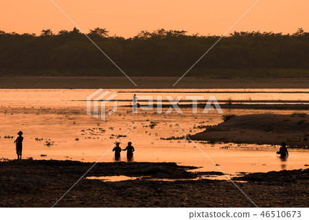 Asian women fishing in the river, silhouette 46510673