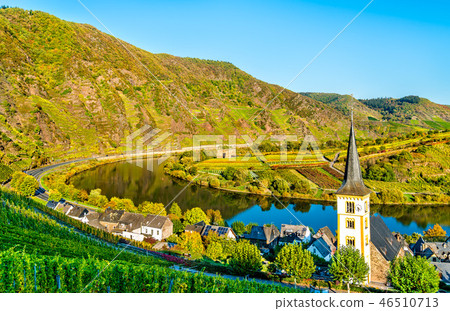 Saint Lawrence Church at the Moselle Bow - Bremm, Germany Saint Lawrence Church at the Moselle Bow - Bremm, Germany 46510713
