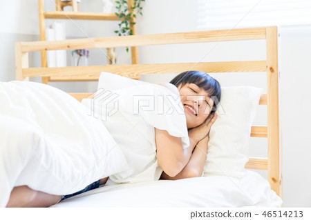亞洲台灣中國女性 睡覺 溫馨 鬧鐘 賴床 起床 亞洲台灣中國女性 睡覺 溫馨 鬧鐘 賴床 起床 46514213