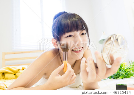 一件處女的女孩真正使用商業化風箏。一種生活方式。跨機構化,良好的情況。 一件處女的女孩真正使用商業化風箏。一種生活方式。跨機構化,良好的情況。 46515454