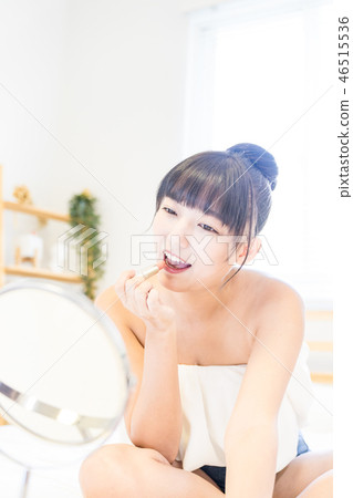 一件處女的女孩真正使用商業化風箏。一種生活方式。跨機構化,良好的情況。 一件處女的女孩真正使用商業化風箏。一種生活方式。跨機構化,良好的情況。 46515536