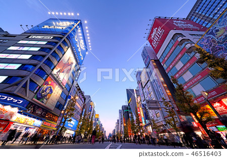Tokyo cityscape in Japan I want to see the city of Akihabara, Tokyo (pedestrian paradise). Back of the screen is Suehirocho Station direction 46516403