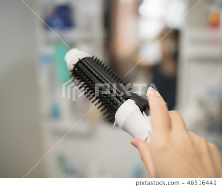 carl dryer, washroom, dress oneself 46516441