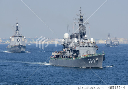Maritime Self-Defense Force training ship "Shirayuki" and Maritime Self-Defense Force vessels departure 46518244