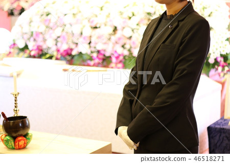 Ceremony lady 46518271