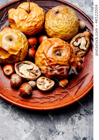 Baked apples with nuts Baked apples with nuts 46522004