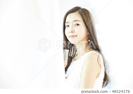 禮服,優雅,年輕的女人 禮服,優雅,年輕的女人 46524178
