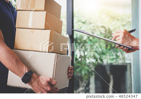 Home delivery service and working with service mind, Woman custo 46524347