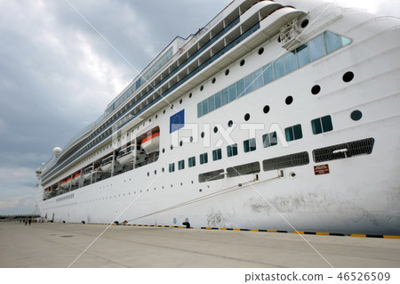 Luxury cruise ship Luxury cruise ship 46526509