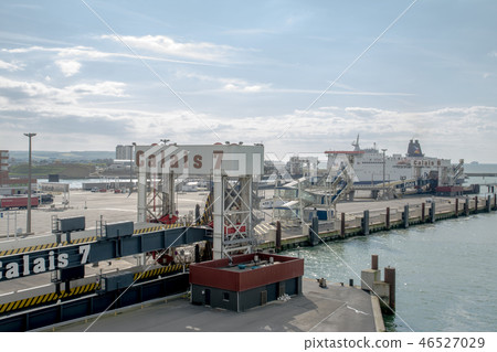 加來港和輪渡在法國 加來港和輪渡在法國 46527029