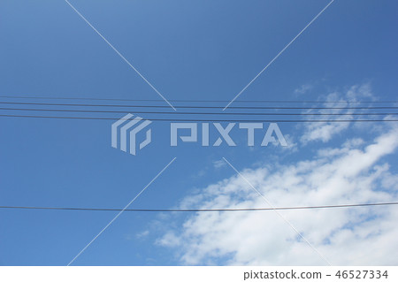 藍天和電線 46527334