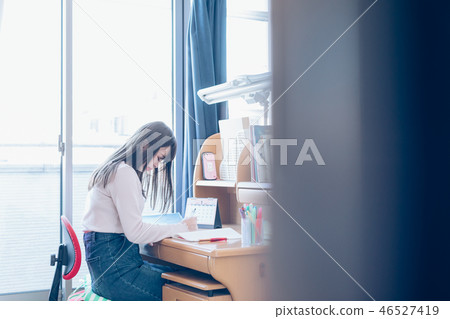 Female student Female student 46527419
