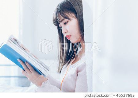 Female student Female student 46527692
