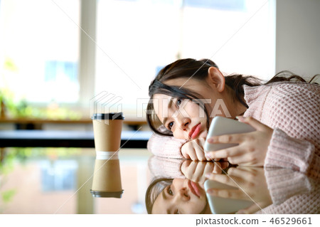 Woman Lifestyle Smartphone Cafe 46529661