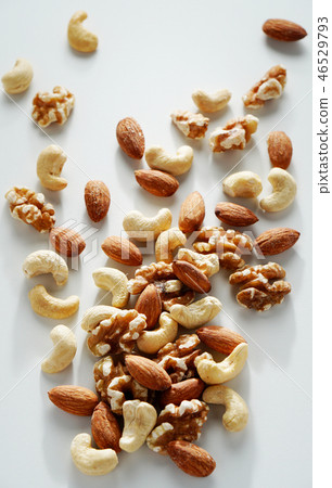 Mixed nuts 46529793