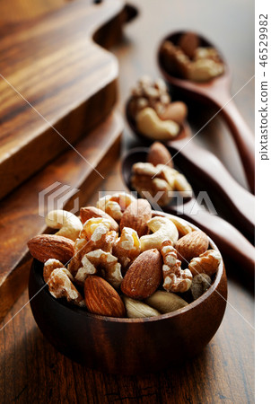 Mixed nuts 46529982