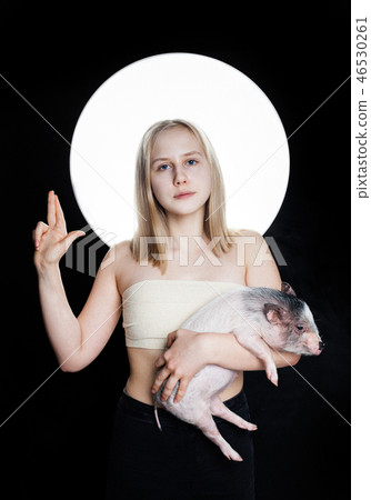 Young blonde girl teen with mini pig 46530261