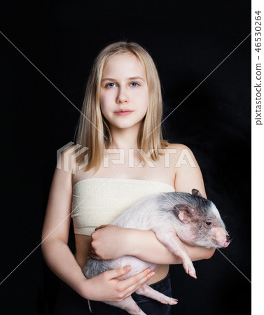 Portrait of young teenager girl with mini pig Portrait of young teenager girl with mini pig 46530264