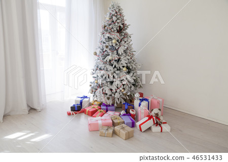 Christmas tree Garland lights new year gifts holiday White House decor 46531433