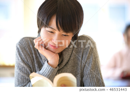 女性閱讀 46531443