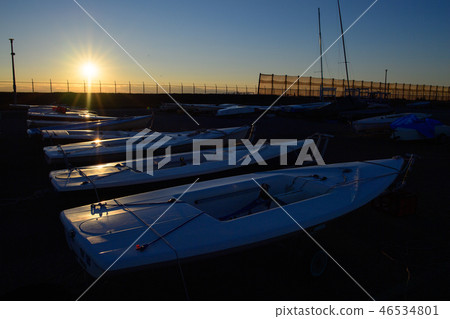 在Inage遊艇港口的日落 46534801