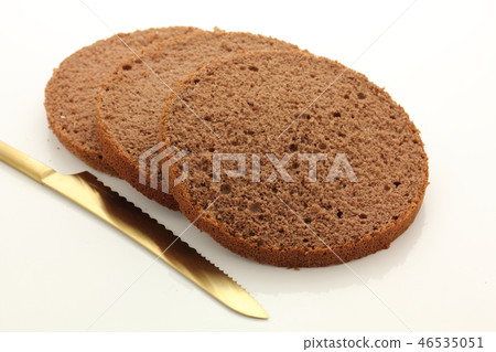 sponge cake 46535051