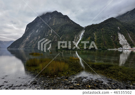 Milford Sound, Fiordland National Park, South Island, New Zealand Milford Sound, Fiordland National Park, South Island, New Zealand 46535502