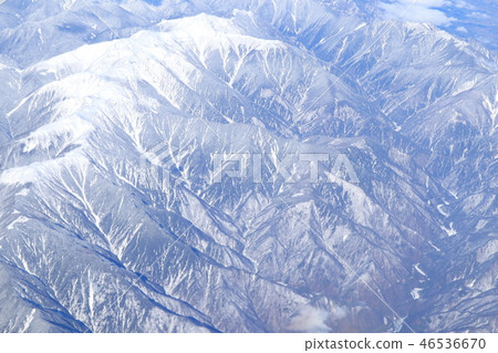 鳥瞰圖多雪的山日本阿爾卑斯 46536670