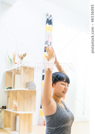 居住在屋子裡的一個單身女性女朋友。 Tadashi Azafusa,坐著。爬行運動Yare的一種宗教信仰。減肥,飼養。 居住在屋子裡的一個單身女性女朋友。 Tadashi Azafusa,坐著。爬行運動Yare的一種宗教信仰。減肥,飼養。 46536995