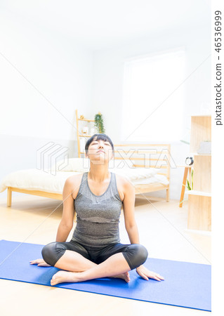 居住在屋子裡的一個單身女性女朋友。 Tadashi Azafusa,坐著。爬行運動Yare的一種宗教信仰。減肥,飼養。 居住在屋子裡的一個單身女性女朋友。 Tadashi Azafusa,坐著。爬行運動Yare的一種宗教信仰。減肥,飼養。 46536999