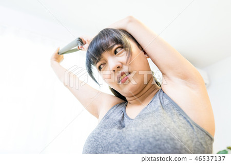 One female girl living in the cell. Use force. Home training skin flesh strength. Healthy middle class woman. Weight training One female girl living in the cell. Use force. Home training skin flesh strength. Healthy middle class woman. Weight training 46537137