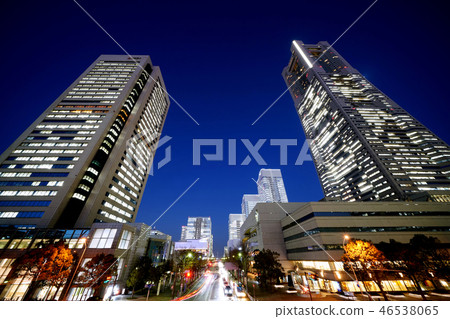 日本橫濱地標塔和三菱重工橫濱大廈等的橫濱都市風景（後面的港未來站） 46538065