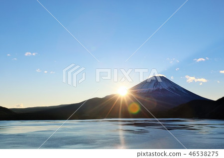 日本的黎明富士山和太阳 图库照片