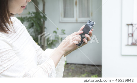 Woman using a smartphone Body parts Parts cut Faceless Woman using a smartphone Body parts Parts cut Faceless 46539948