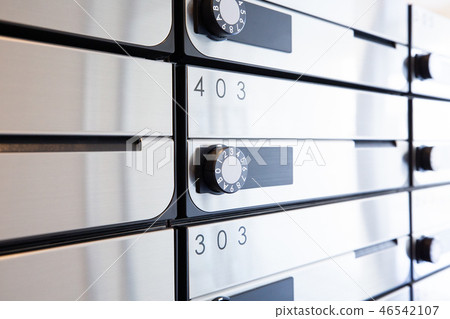 Mansion post 46542107