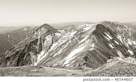봄의 타니가와 다케 등산 텐진 능선 루트보다 俎嵓 오지카 사와 머리 万太郎山 스톡사진