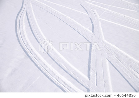 Traces of intersecting arcs of automobile tires in fresh snow Traces of intersecting arcs of automobile tires in fresh snow 46544856