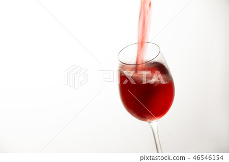 Pour the red wine into the glass Pour the red wine into the glass 46546154