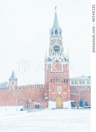 Moscow Kremlin with Spasskaya tower Moscow Kremlin with Spasskaya tower 46548182