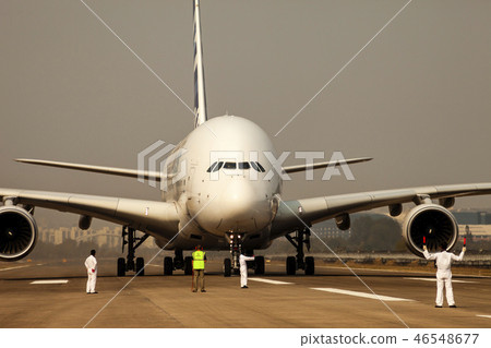 airplane 46548677
