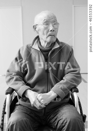 老人輪椅老人的家 46553392