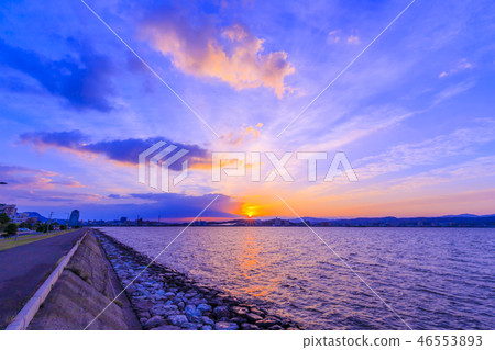 Lake Shinji in the morning glow 46553893