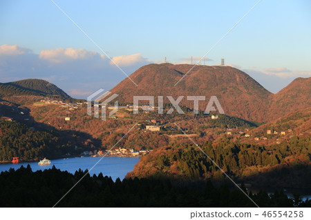 從箱根箱根山口出發,日落時分反映了蘆之湖和藤子山 從箱根箱根山口出發,日落時分反映了蘆之湖和藤子山 46554258
