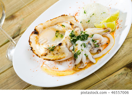 Baked cuttlefish with boiled rice Baked cuttlefish with boiled rice 46557006