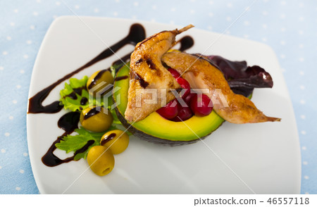 Tasty fried legs of quail served with vegetables and balsamic pasta 46557118