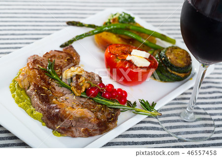 Veal with grilled vegetables Veal with grilled vegetables 46557458